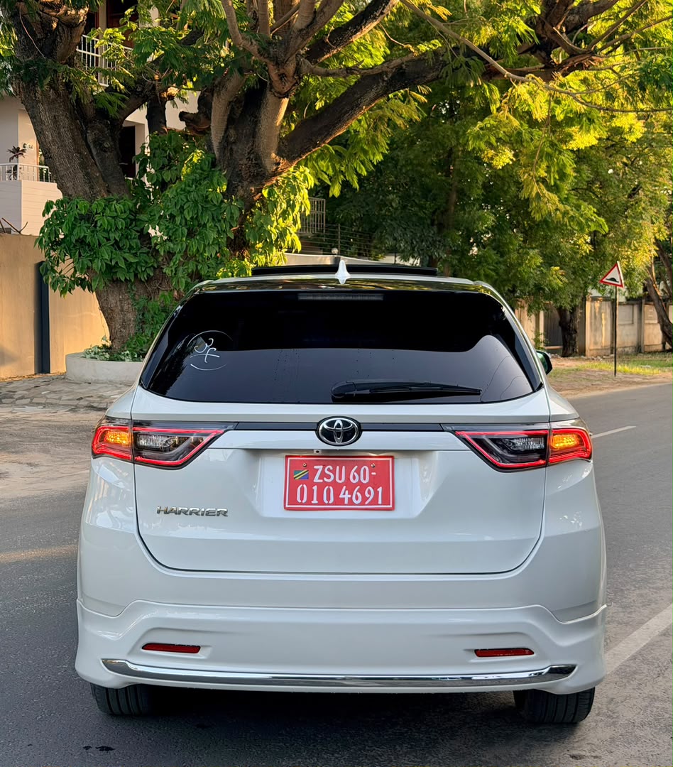 TOYOTA HARRIER thumbnail 7